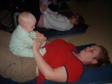 Cours de yoga avec bébé